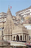 Varanasi - Scindia Ghat - Shiva temple